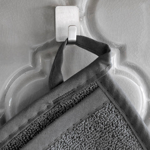 Ritz Terry Pocket Mitt graphite hanging loop enables quick access in busy kitchens.