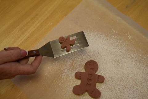 R&M fondant stamping for precise, festive decorations