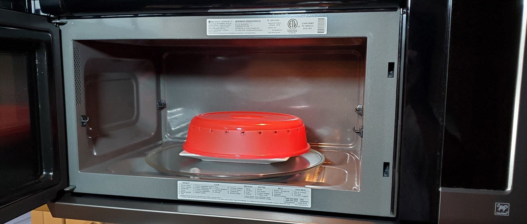 ROCK splatter prevention lid protects interior while reheating messy items.