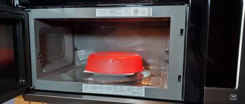 ROCK splatter prevention lid protects interior while reheating messy items.