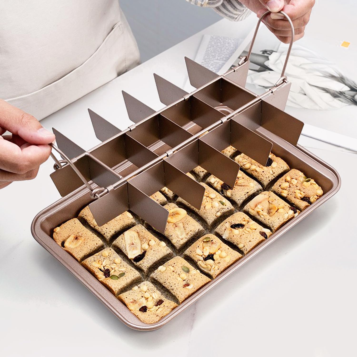 ROFROX dishwasher-safe brownie pan simplifies cleanup
