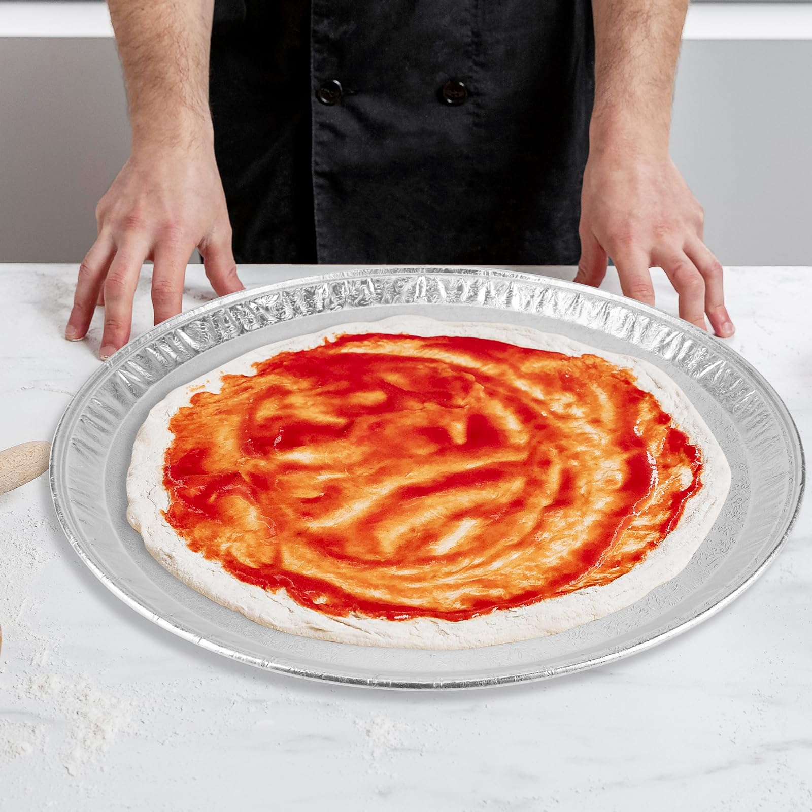 Roponan oven and freezer-safe foil tray supports heating and cold storage.