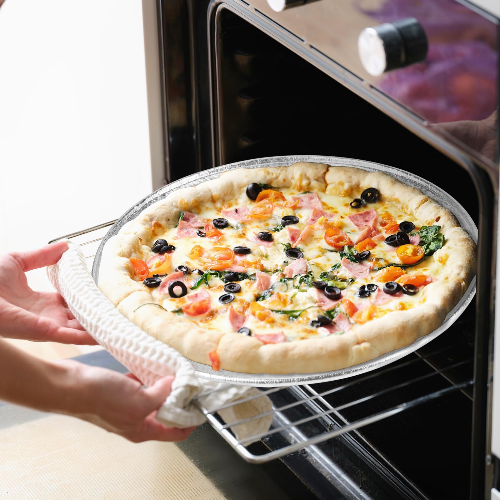Roponan oven and freezer safe trays for versatile food storage and heating