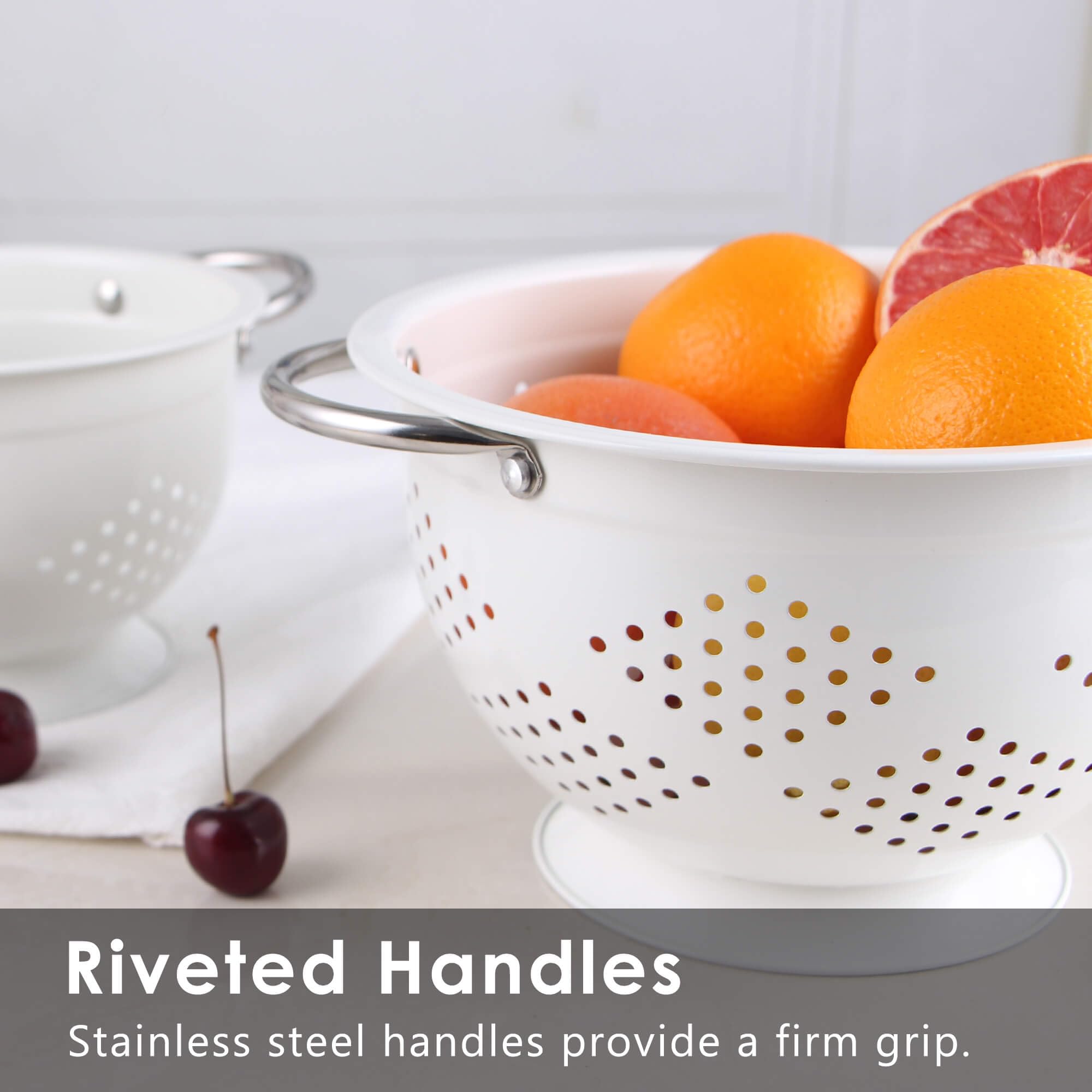 Rorence 5-quart colander on counter with fruit and stable base