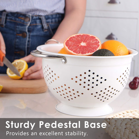 Rorence nesting colanders in three sizes save space