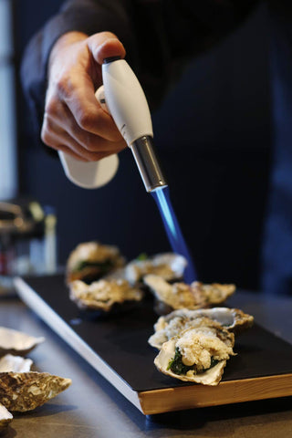 Rösle torch melting cheese with precise flame control