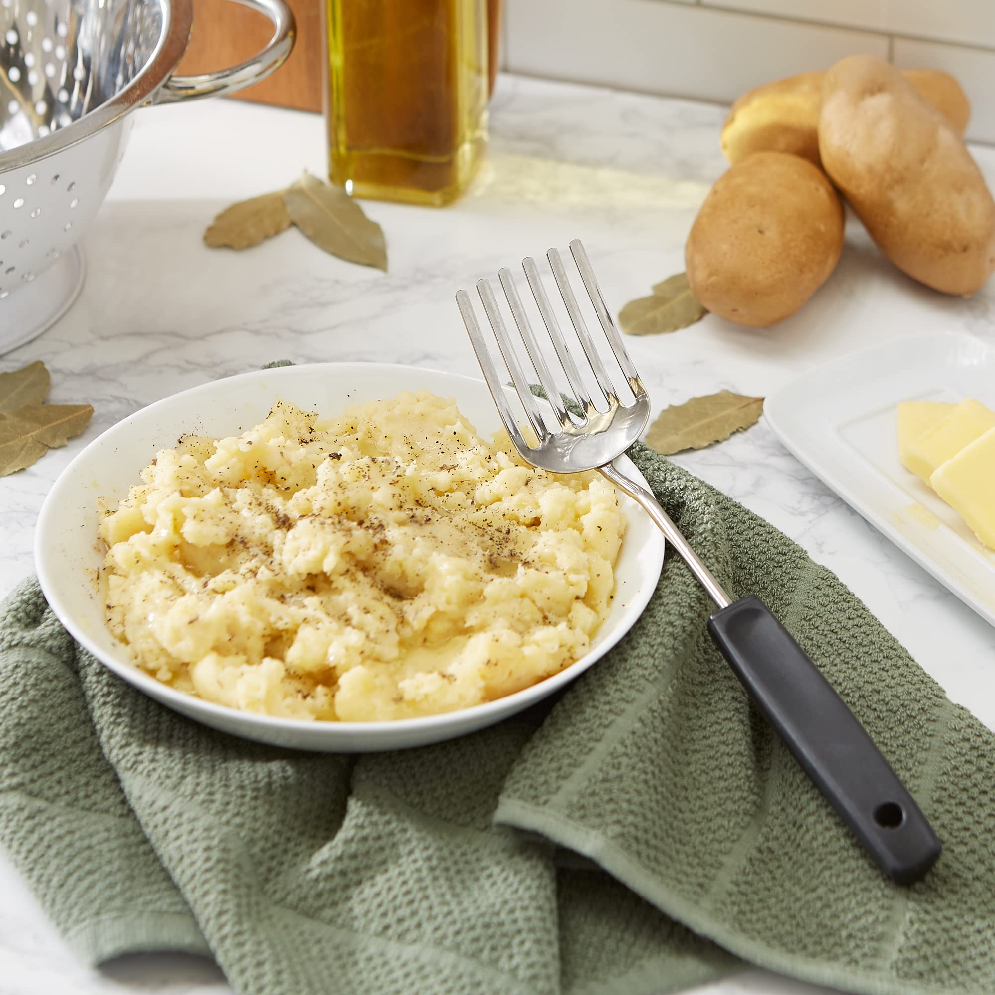 Stainless steel 18/8 construction resists rust and keeps a bright kitchen-ready shine.