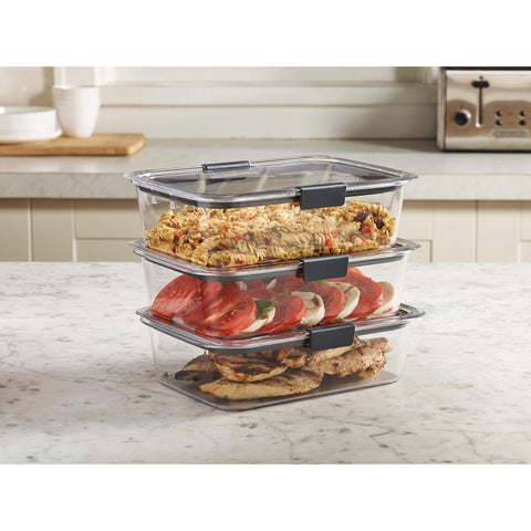 Rubbermaid Brilliance clear lid and base for fast content identification.