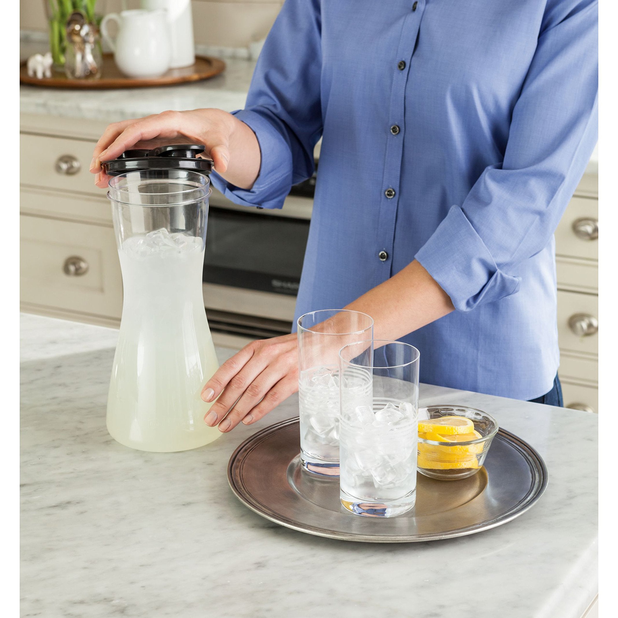Rubbermaid carafe clear container shows contents at a glance