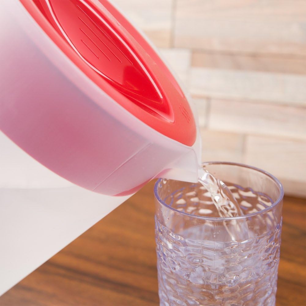 Rubbermaid Pitcher Classic red lid helps prevent spills during service.