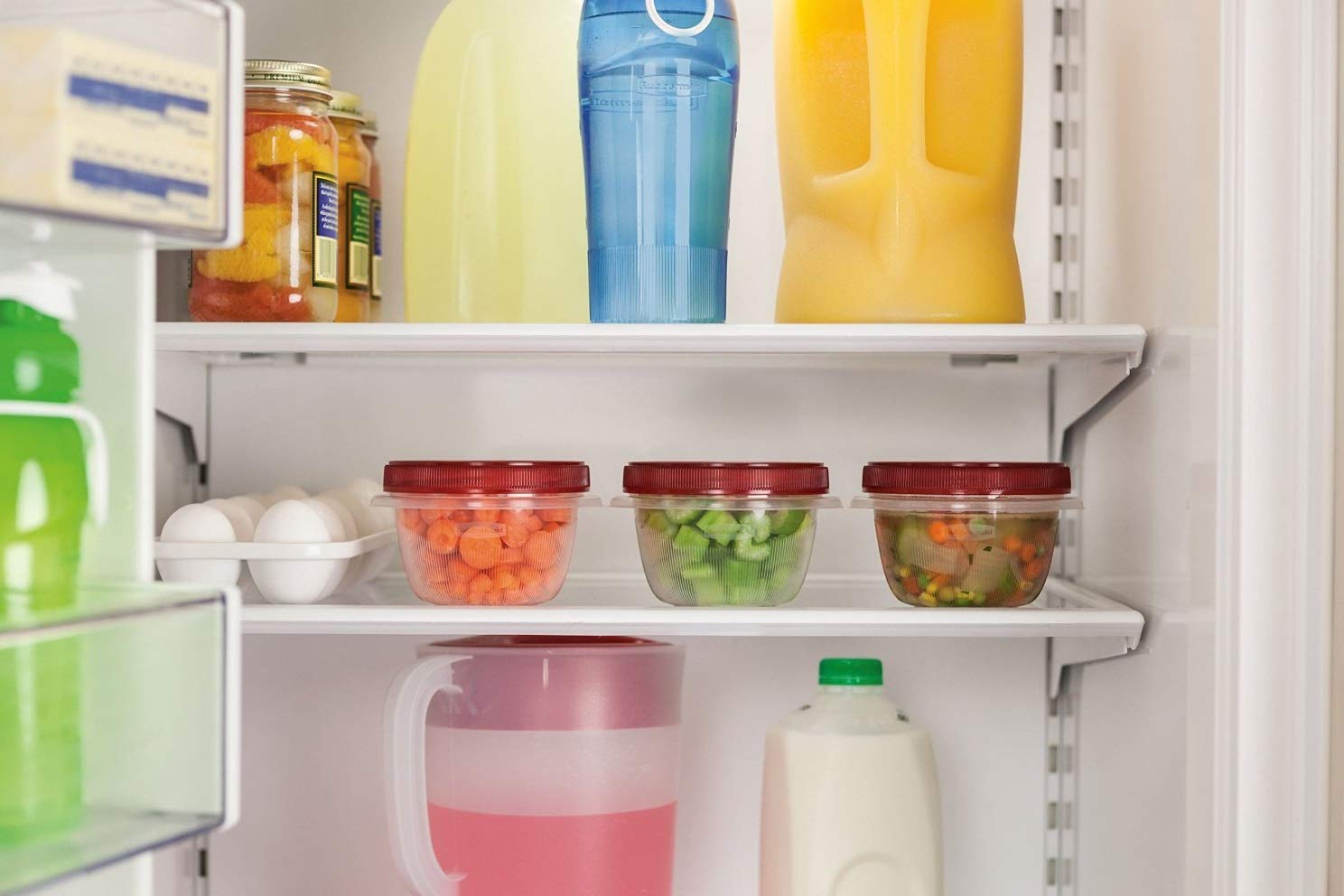Rubbermaid TakeAlongs Twist & Seal handles-cool feature shown during hot-food use.