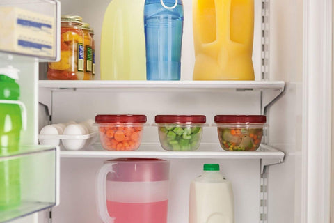 Rubbermaid TakeAlongs Twist & Seal handles-cool feature shown during hot-food use.