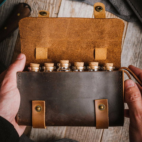 Ruck & River spice wallet open view highlighting compact design and easy access