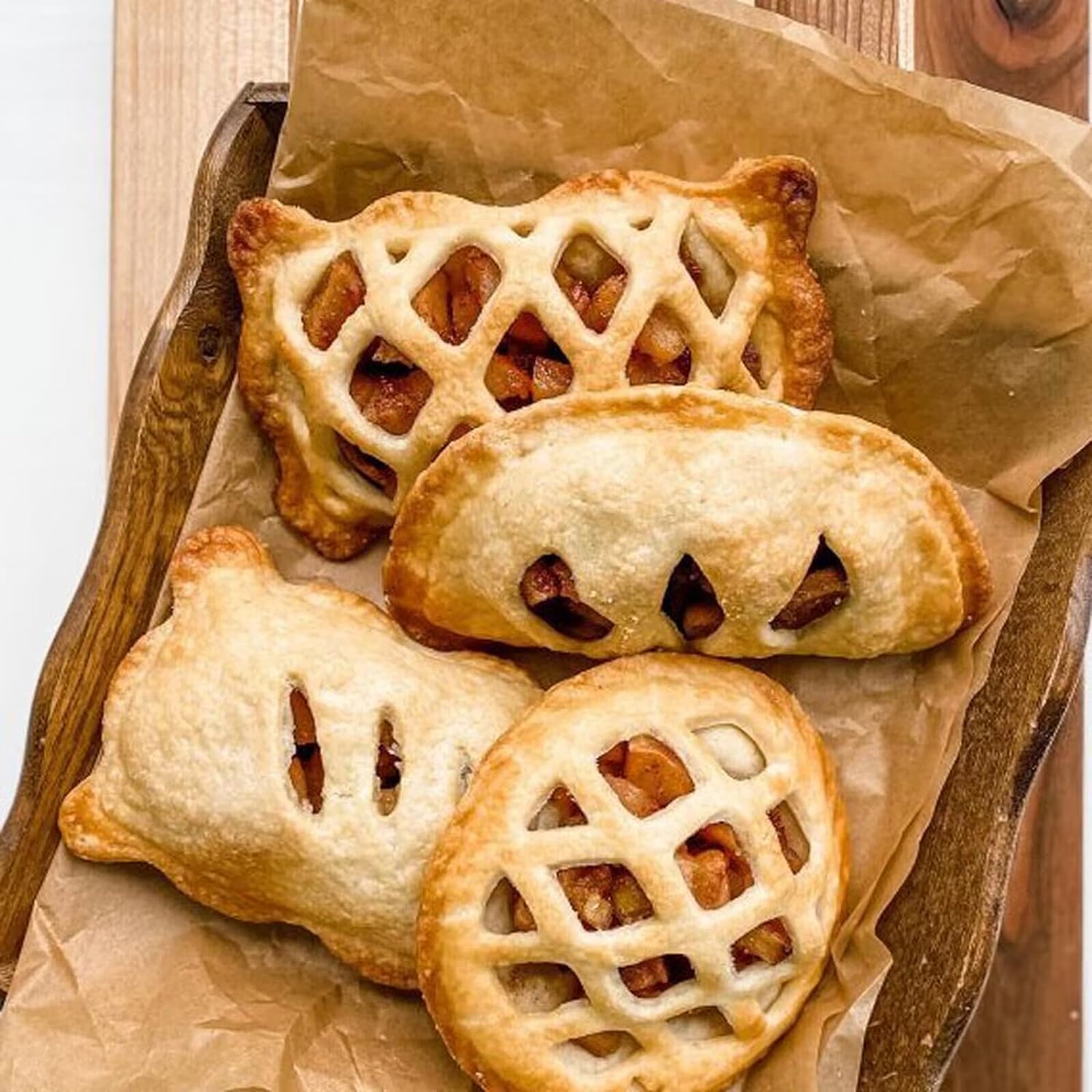 RuiGou-GuoLong pumpkin-shaped pie mold adds festive flair to treats