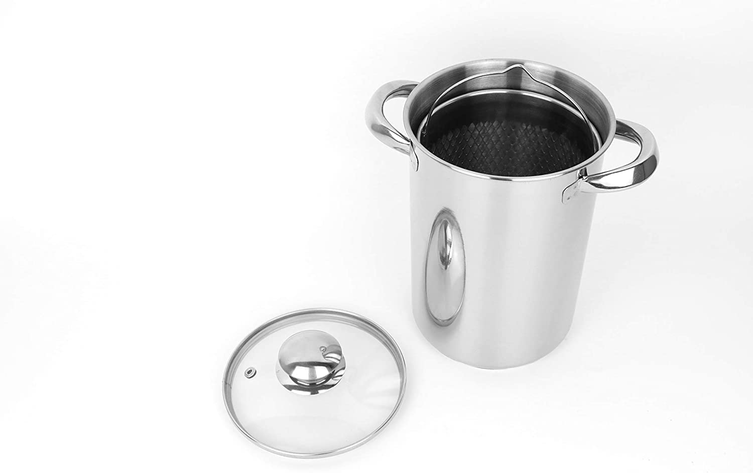RUNZI chromed-steamer basket elevates vegetables for even steam