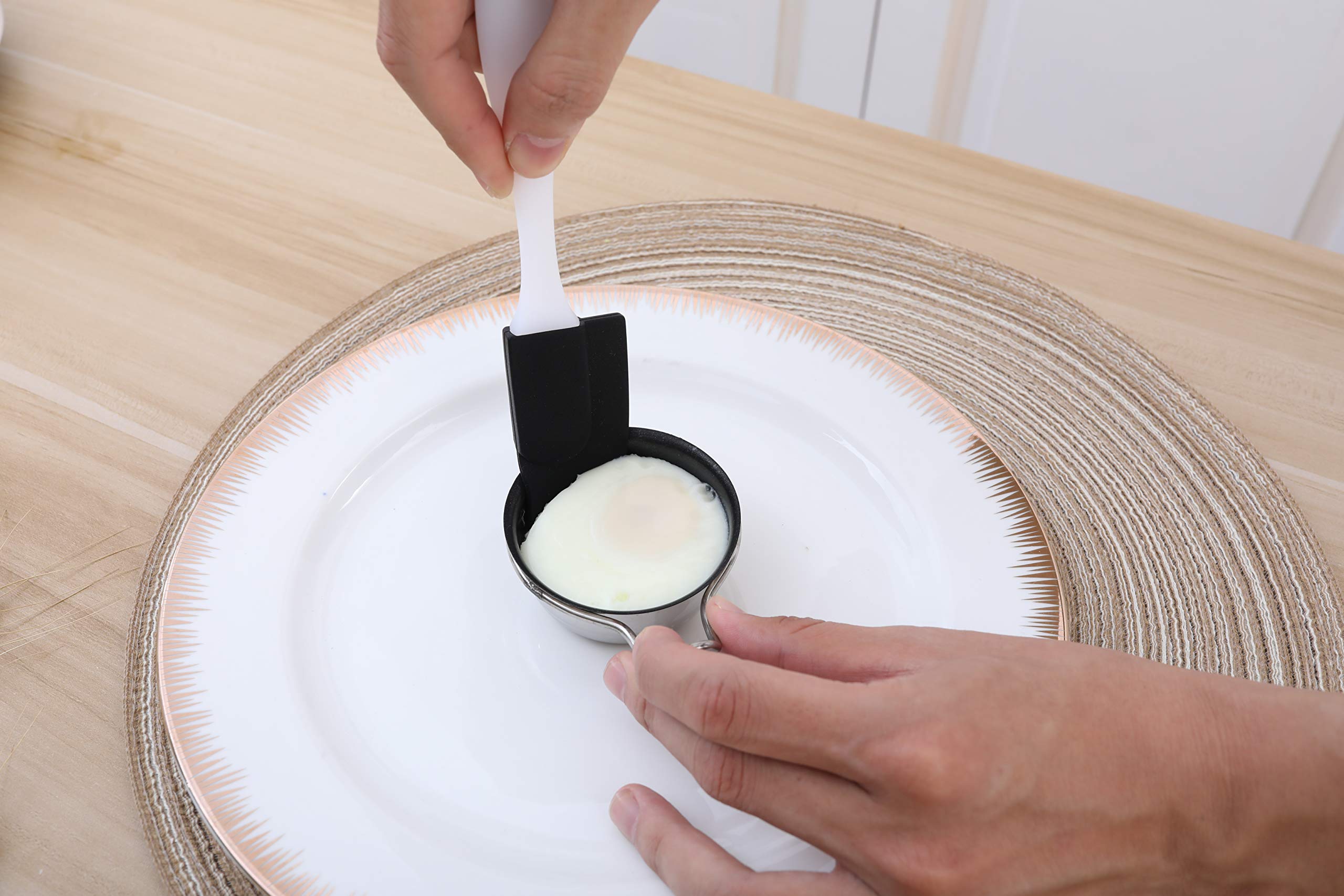 RUNZI stainless steel poacher pan shows a sturdy, durable design