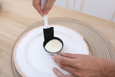 RUNZI stainless steel poacher pan shows a sturdy, durable design
