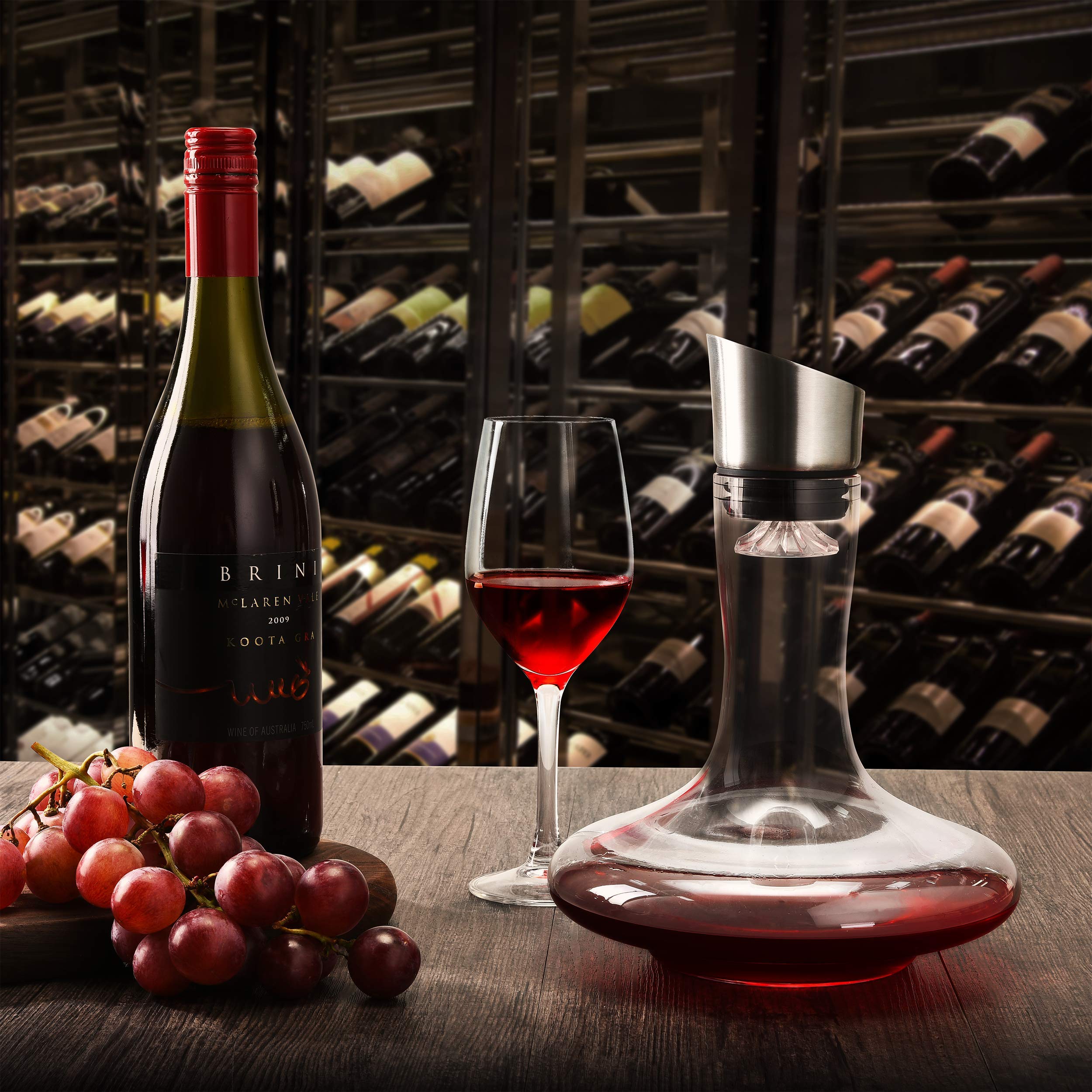 S JUSTSTART decanter with anti-spill narrow-neck for easy pouring.