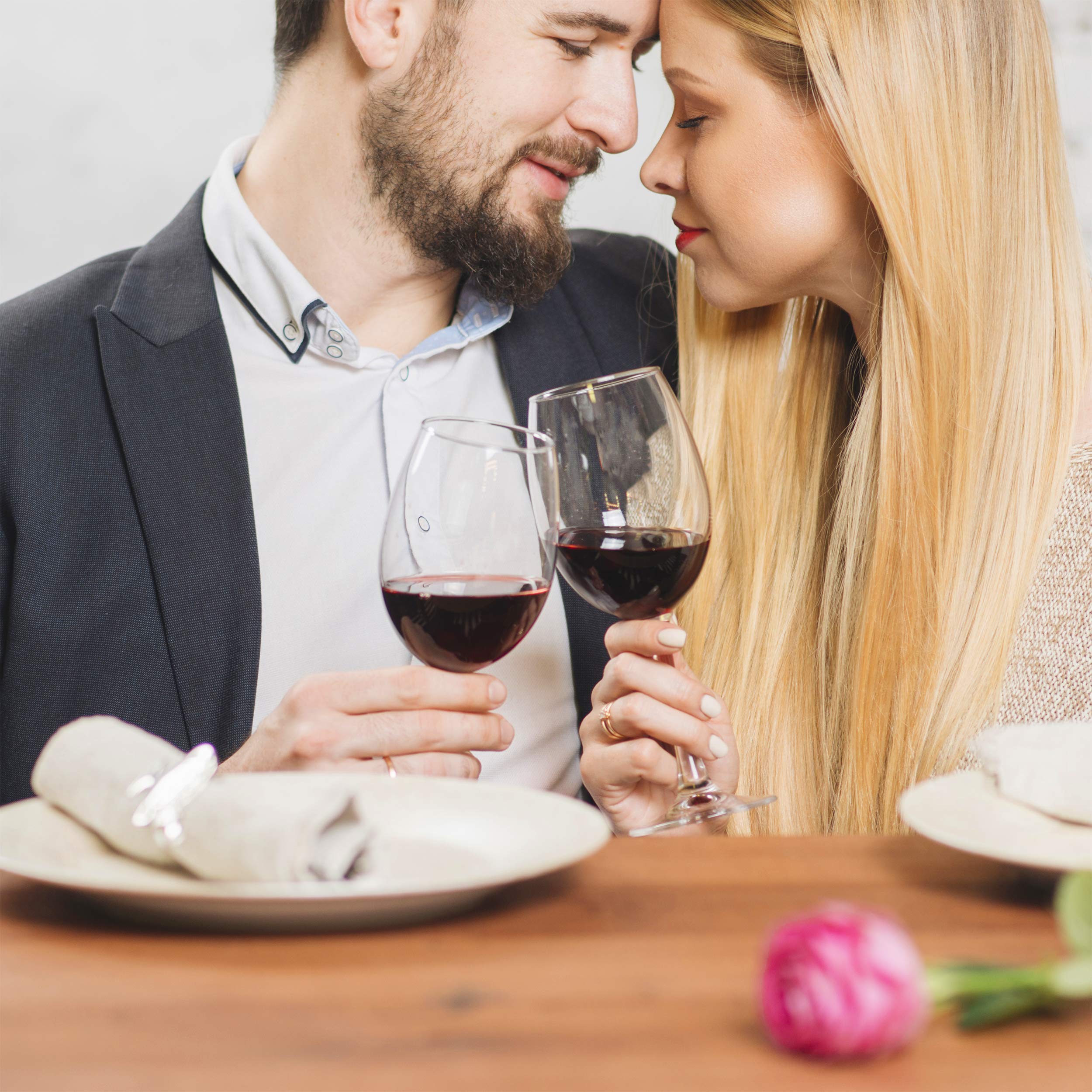 S JUSTSTART hand-held aerator decanter for on-the-go wine aeration.