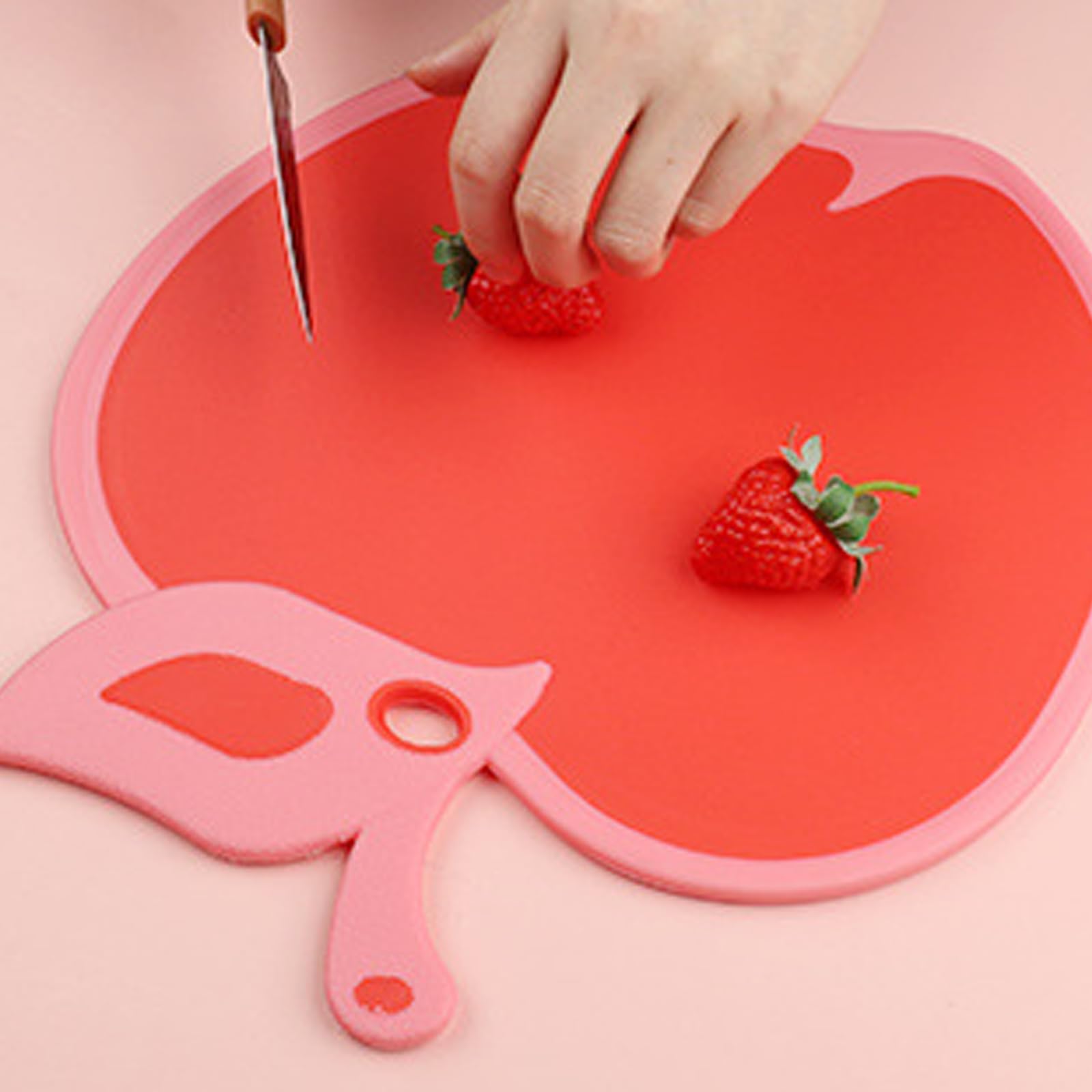 Saebume cutting board with hanging hole for neat storage