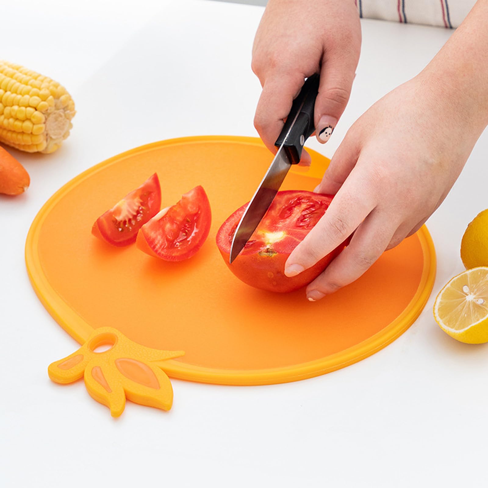 Saebume silicone non-slip edge on cutting board for steady prep