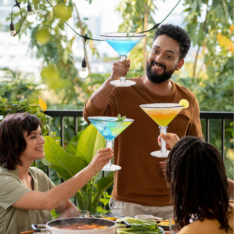 SAIAOKJ giant martini glass ideal for birthdays and festive gatherings.