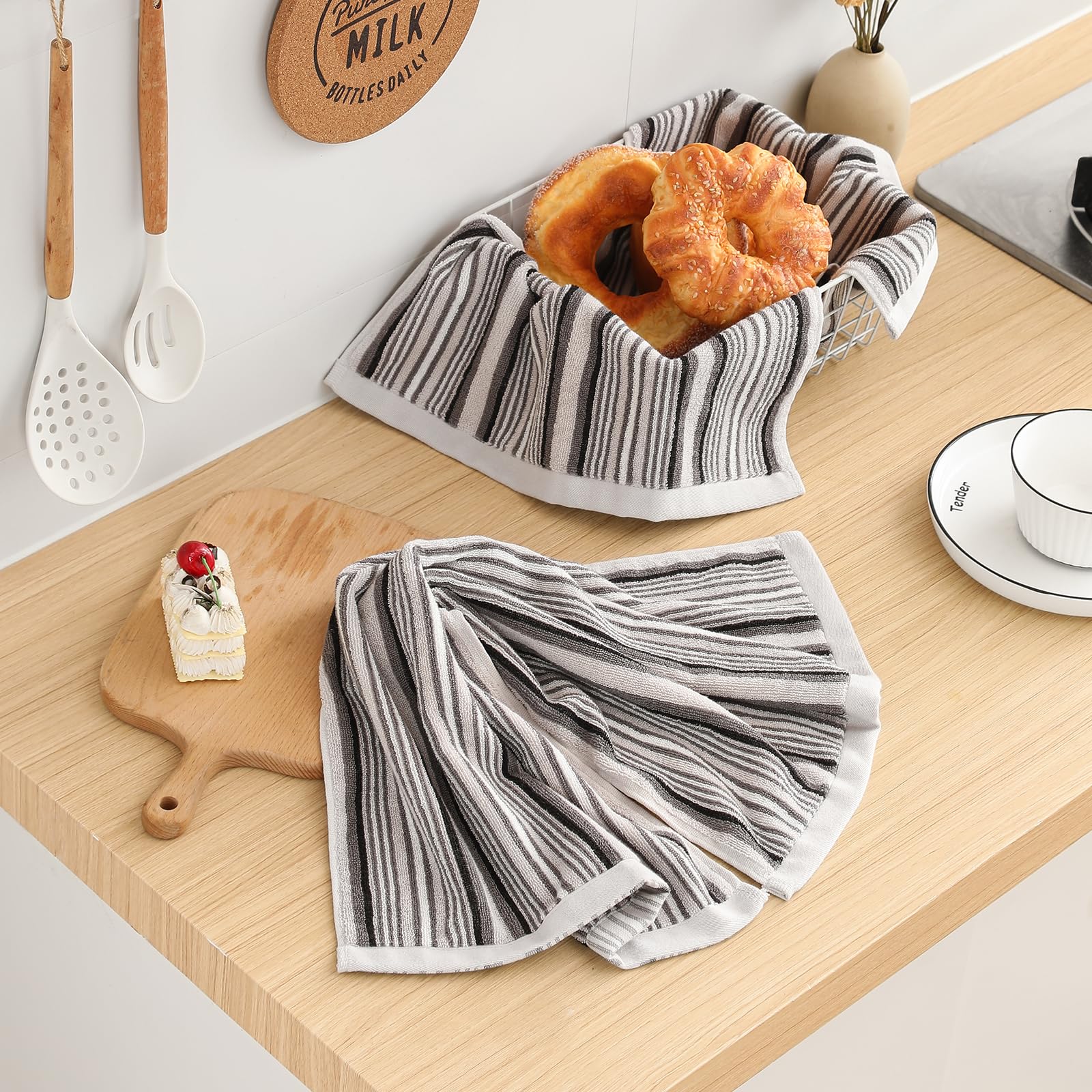 SALAS easy-care towels stay vibrant after washing.