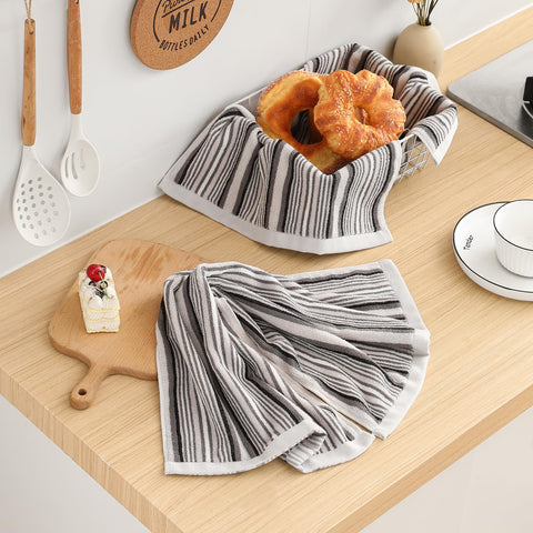 SALAS easy-care towels stay vibrant after washing.