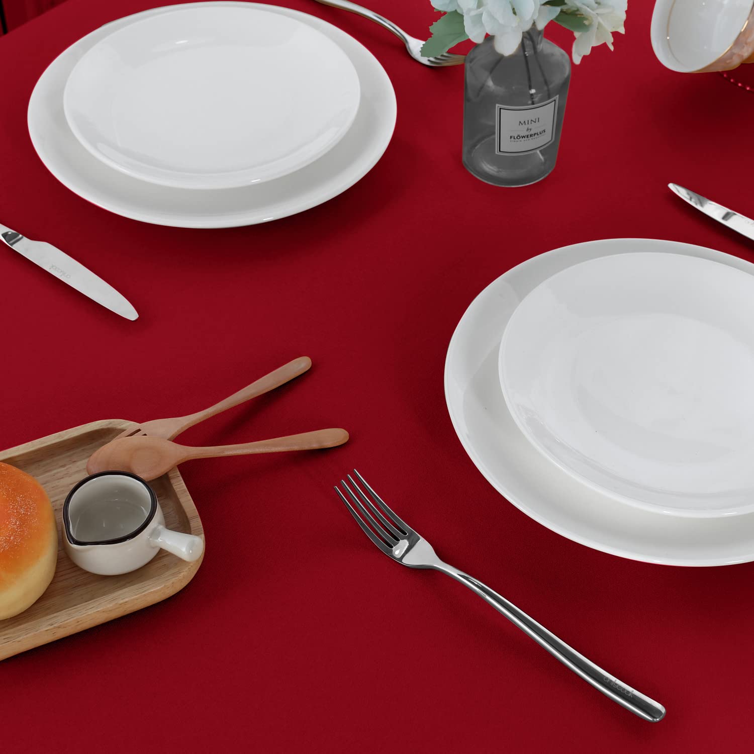 Sancua rectangular red tablecloth for weddings, banquets, and celebrations.
