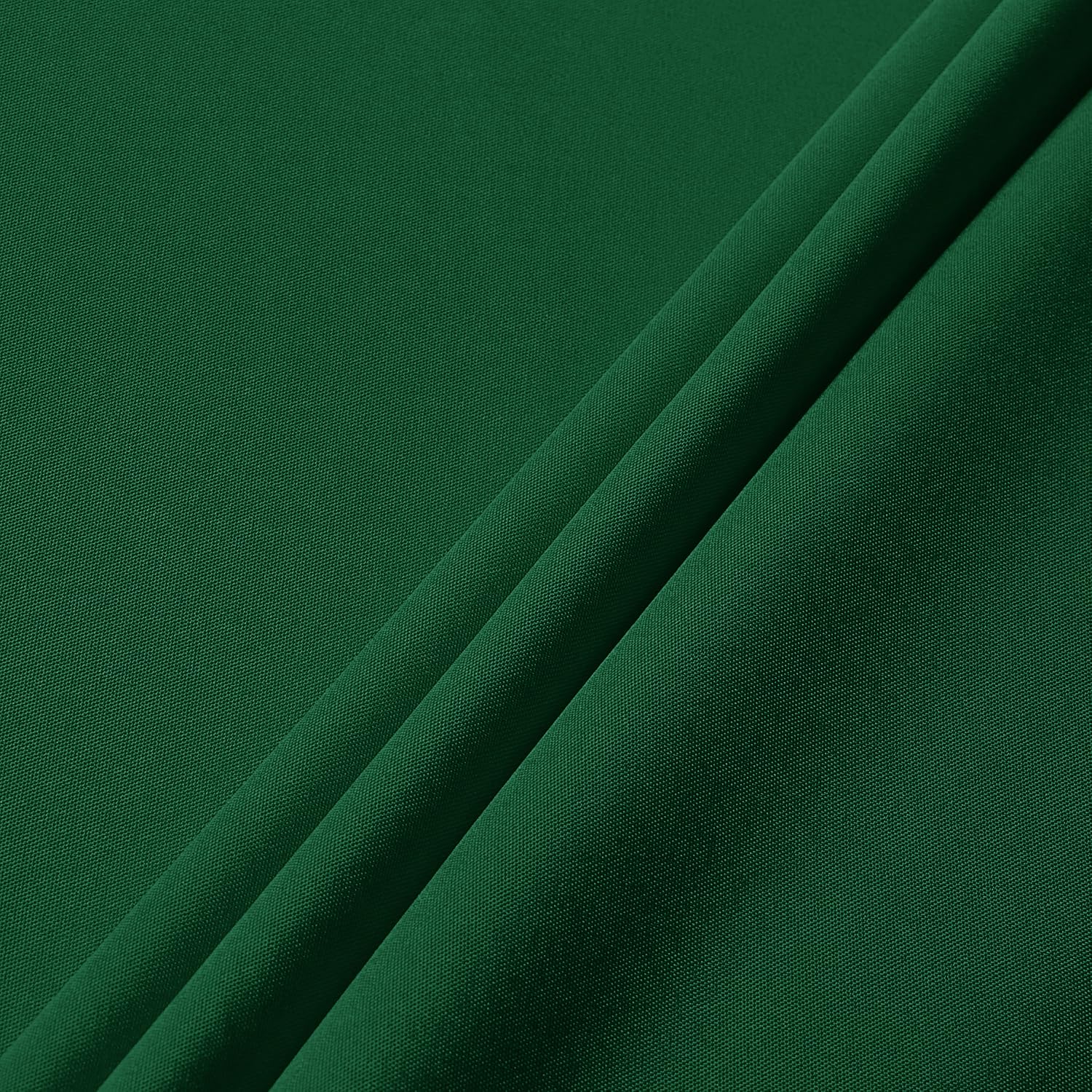 Sancua hunter green cover suits indoor and outdoor dining events.