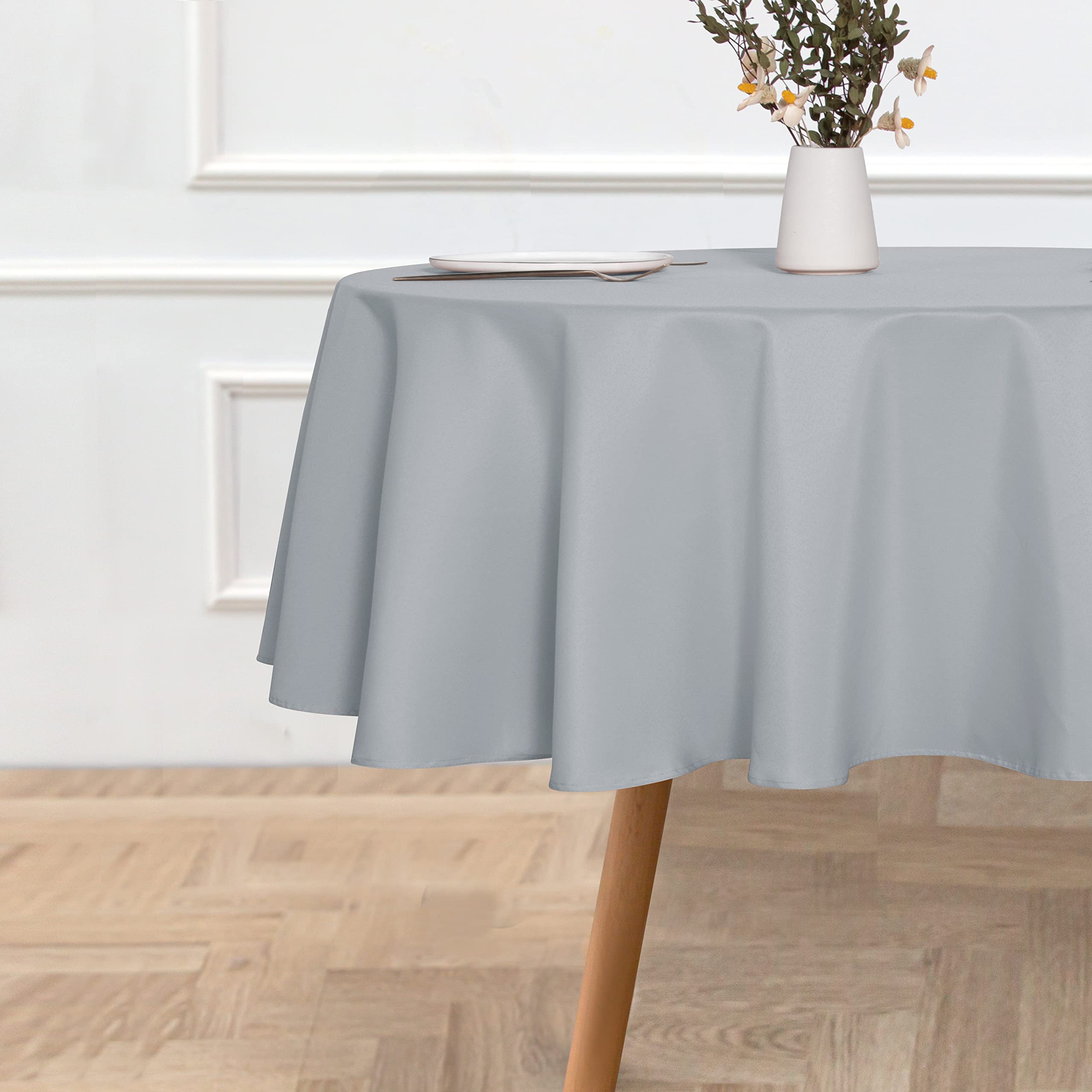 Sancua water-resistant round tablecloth ideal for outdoor dining and spills.