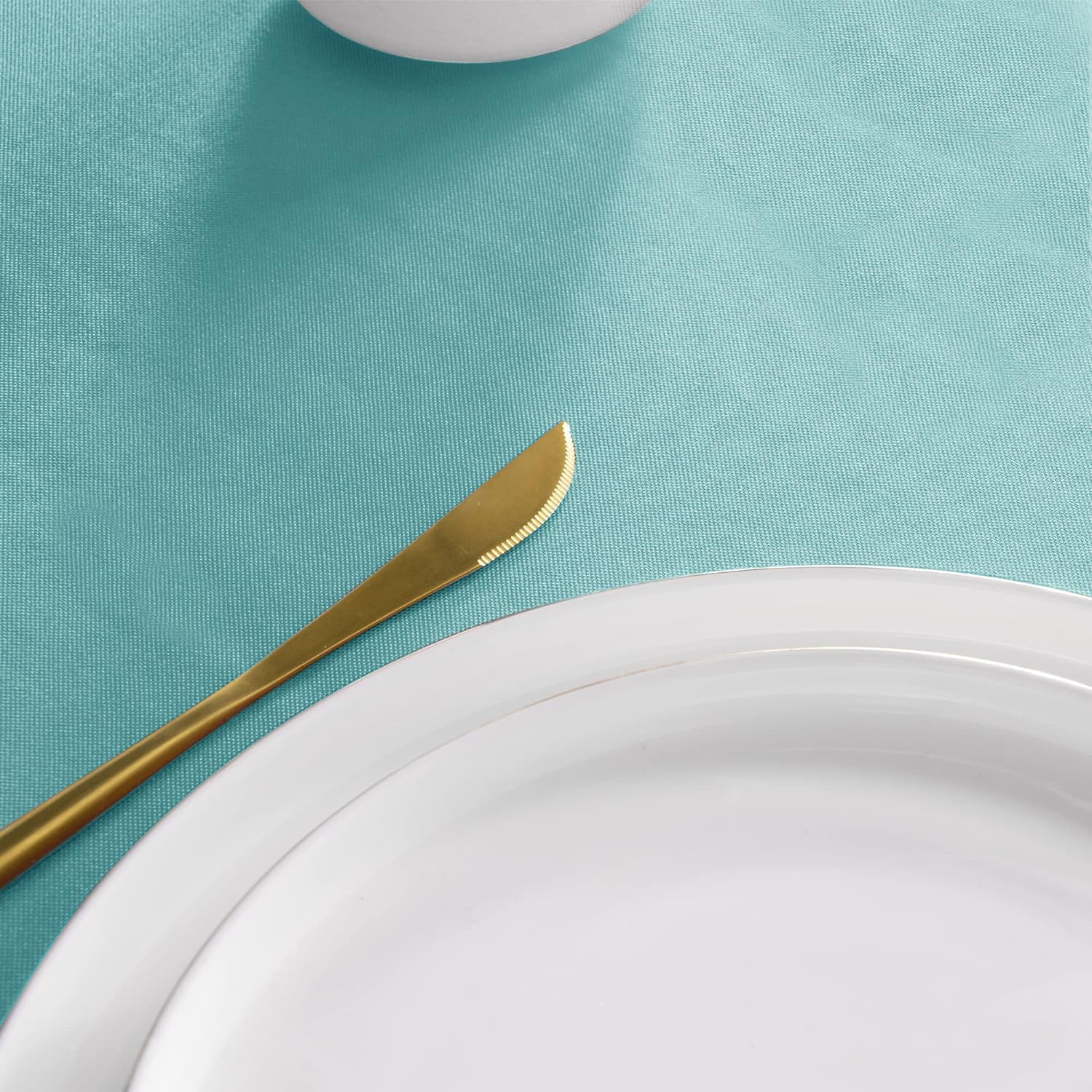 Sancua round tablecloth drapes neatly with wrinkle-free finish after ironing.