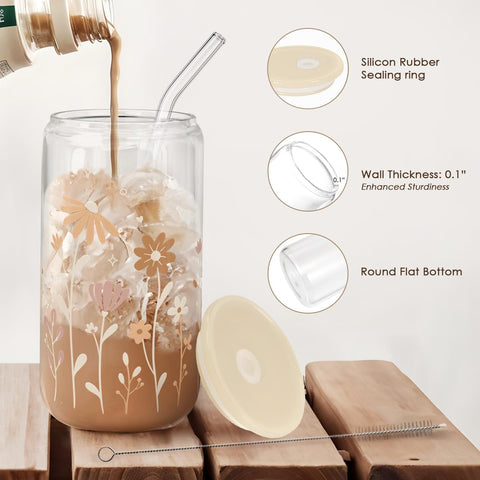 SANDJEST Bamboo lid with glass straw, stylishly sustainable.
