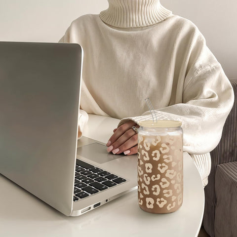 SANDJEST on-the-go convenience supports easy travel with a lid and straw.
