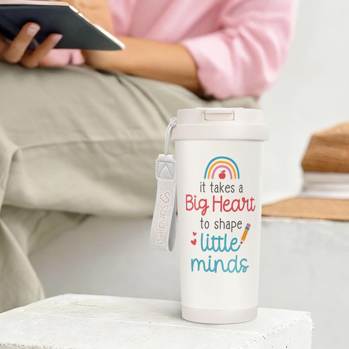 Easy to clean by hand after daily use.