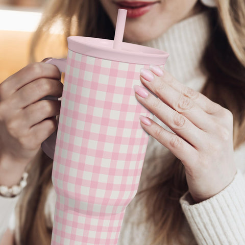 Includes straw for convenient sipping on the go.