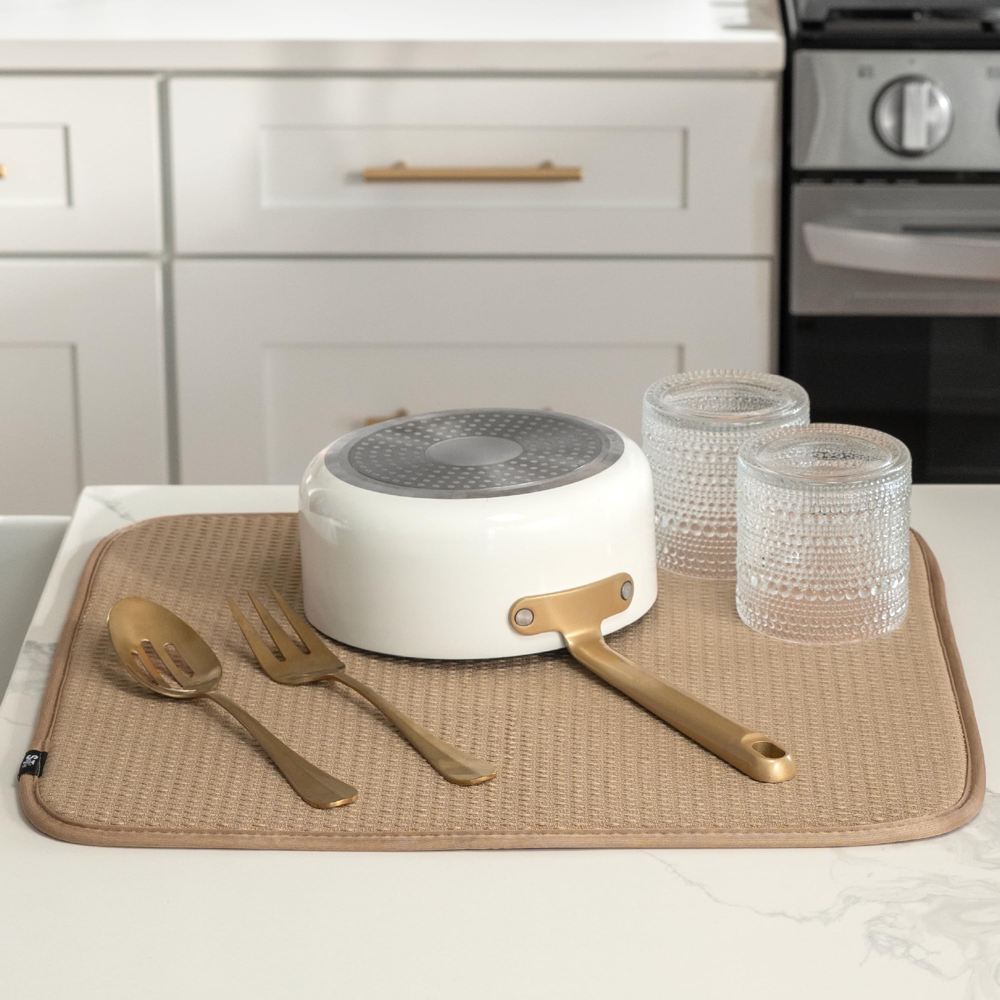S&T INC. dish-drying mat reversible design provides twice the convenience.