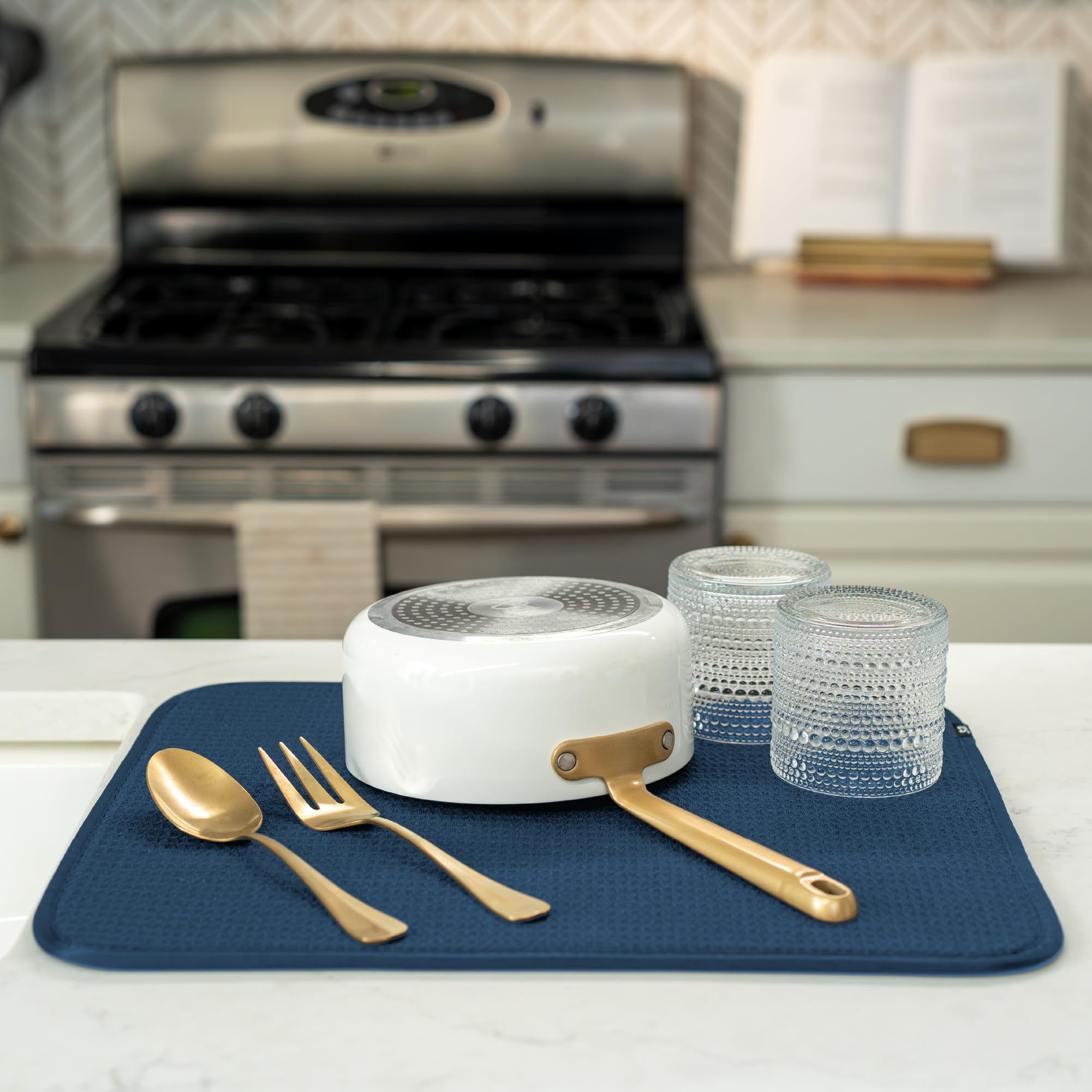 S&T INC. mat placed under a drying rack catches drips and protects surfaces.
