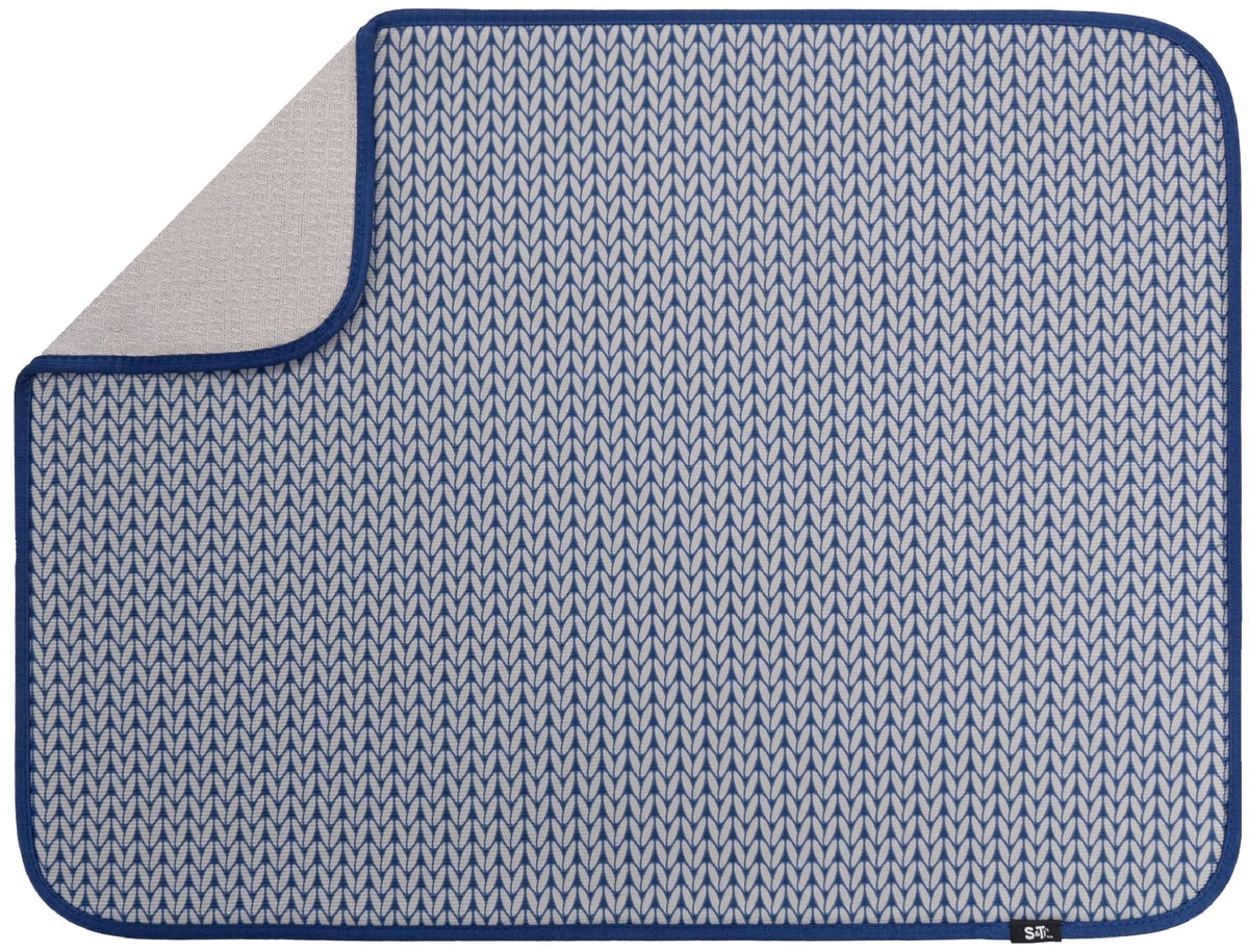 S&T INC Dish Drying Mat XL in blue absorbs water to protect countertops