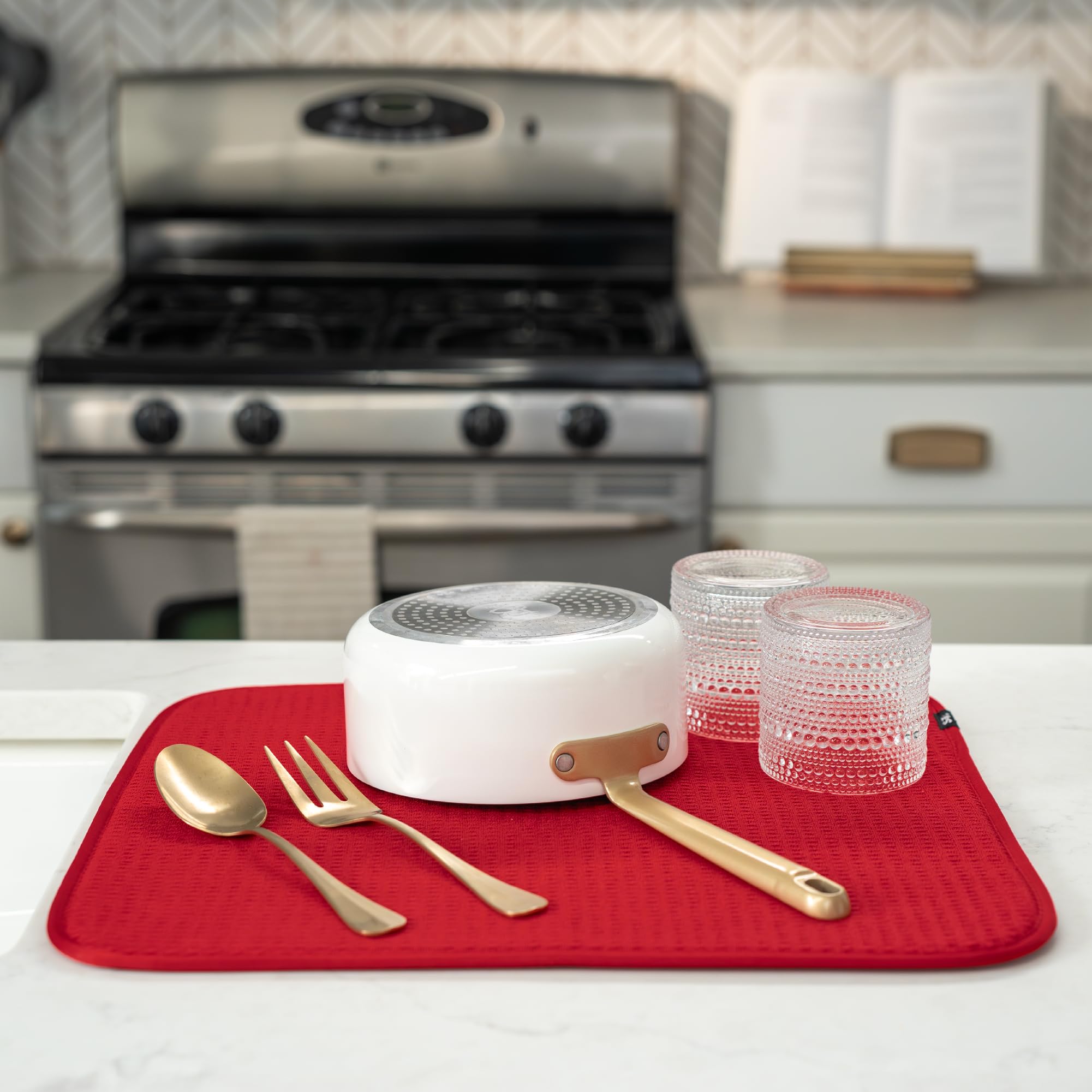 S&T INC. dish drying mat closeup microfiber shows plush surface for gentle handling.