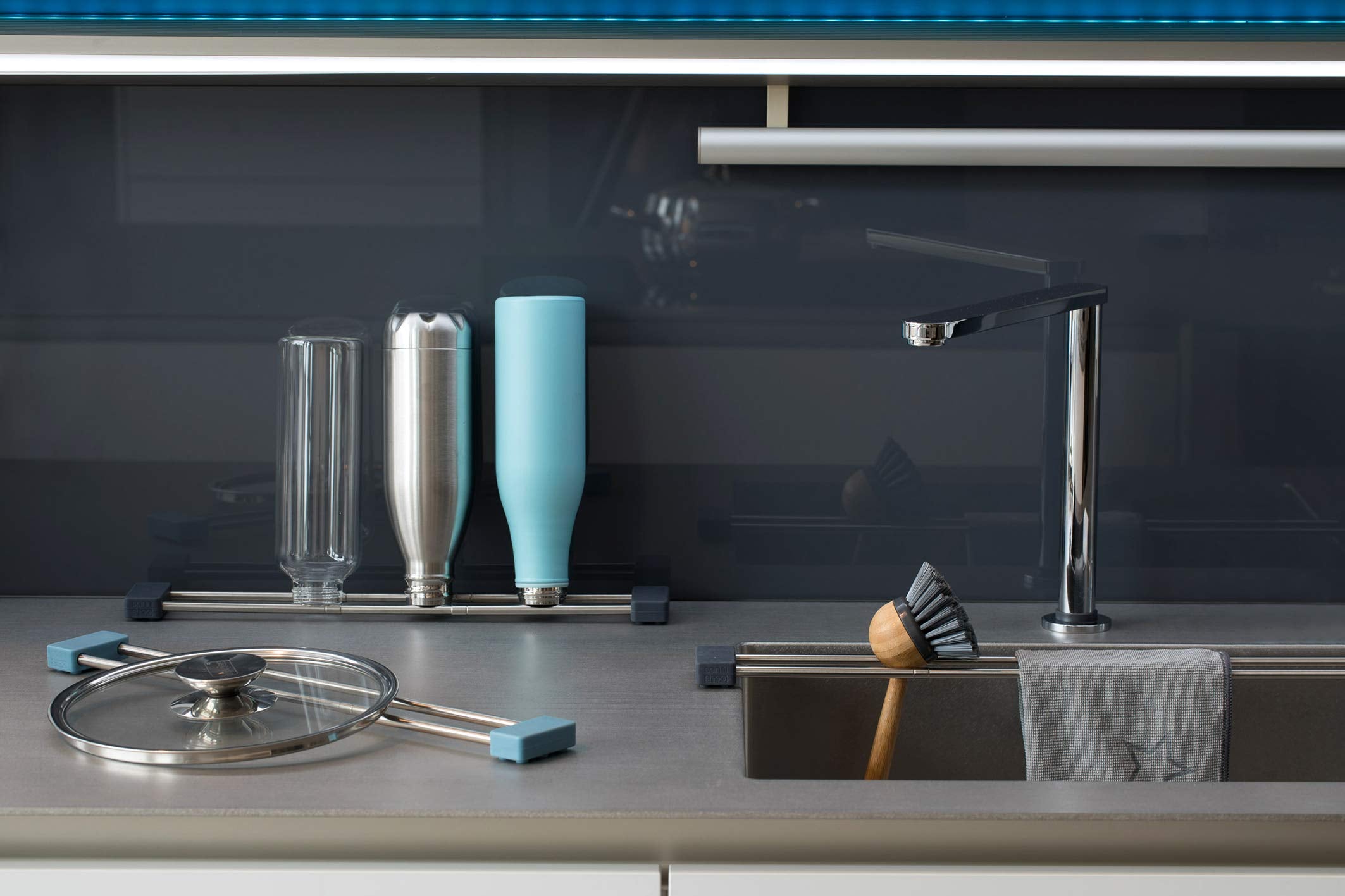 Sanni Shoo DripLine Pure sink-organizer saves space in small kitchens.