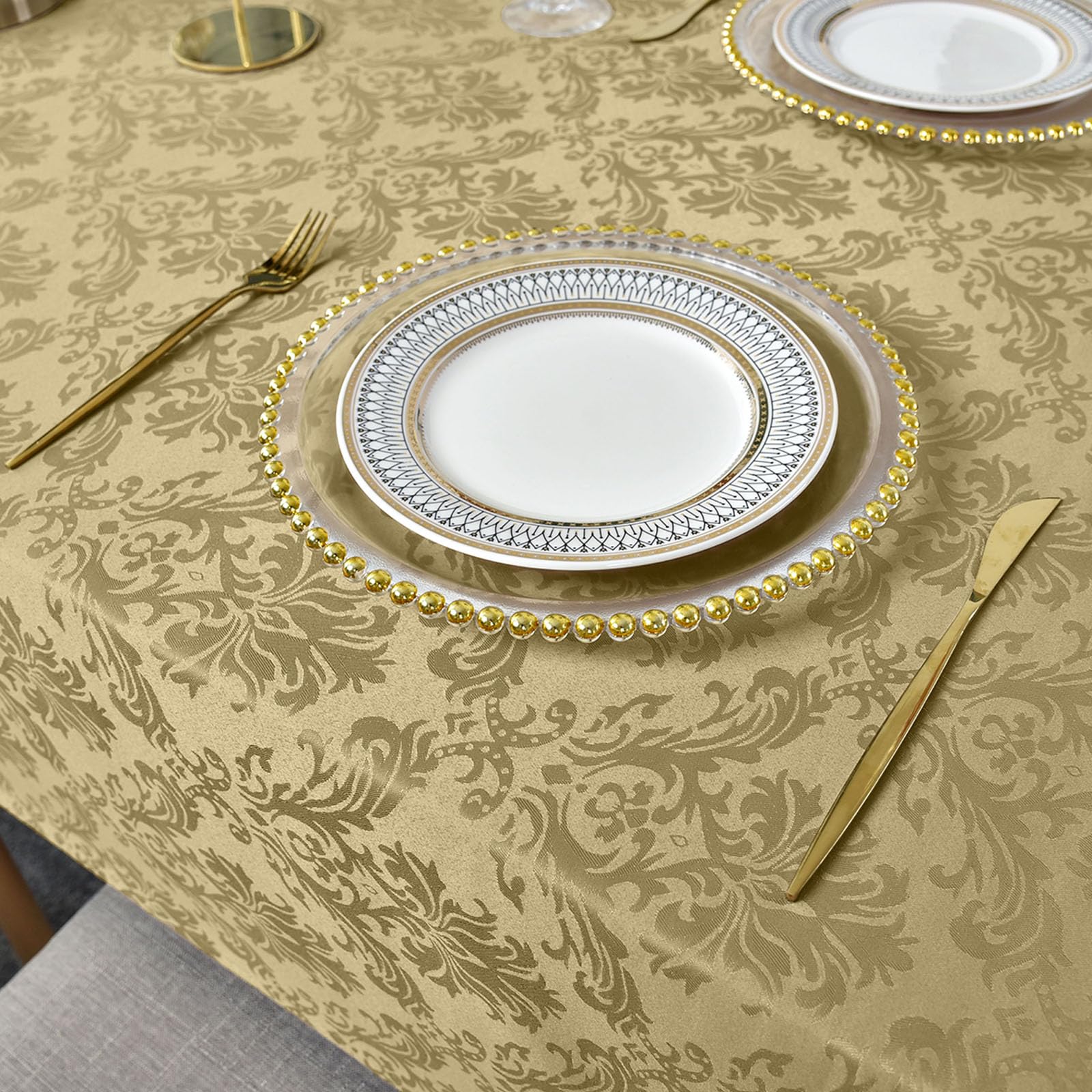 SASTYBALE versatile table cover elevates everyday meals to shared moments