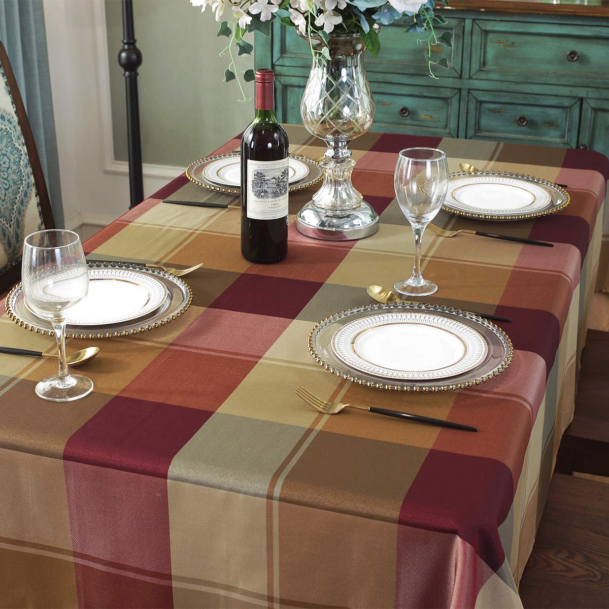 SASTYBALE spillproof polyester tablecloth keeps surfaces cleaner.