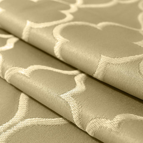 Dust-proof finish on SASTYBALE tablecloth helps keep surface clean between meals.
