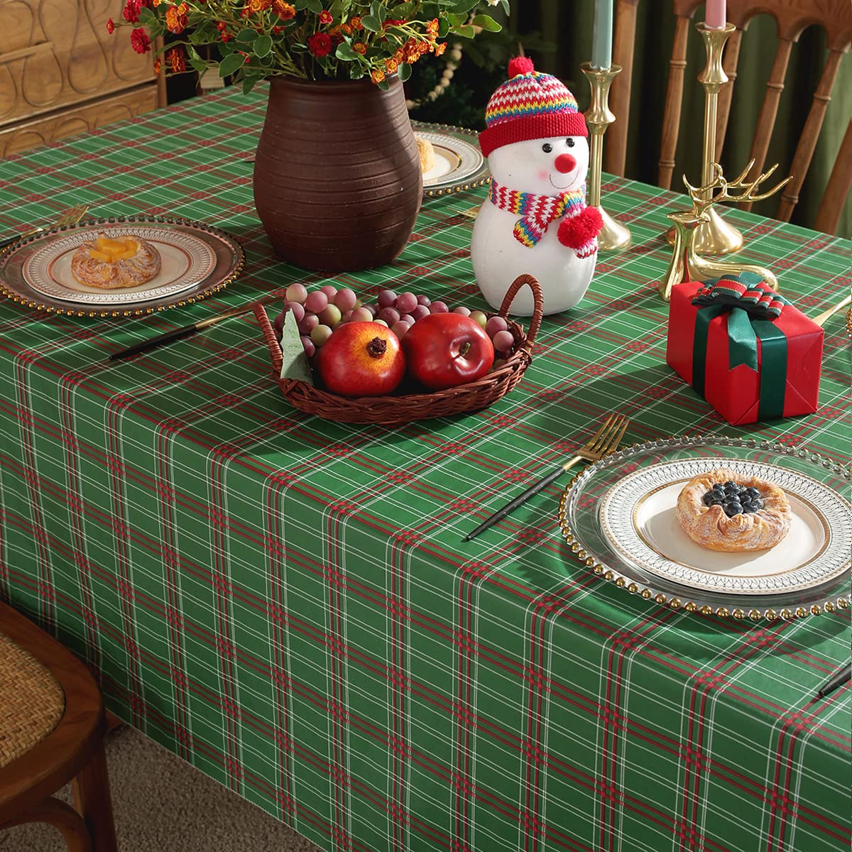 SASTYBALE tablecloth delivers protection for surfaces during dining.