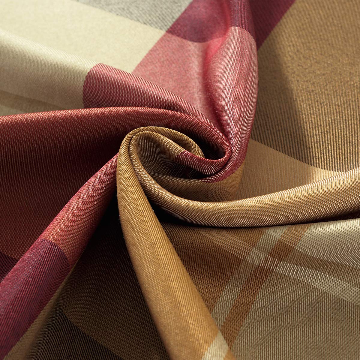 SASTYBALE wrinkle-resistant fabric for a neat, ready-to-use table.