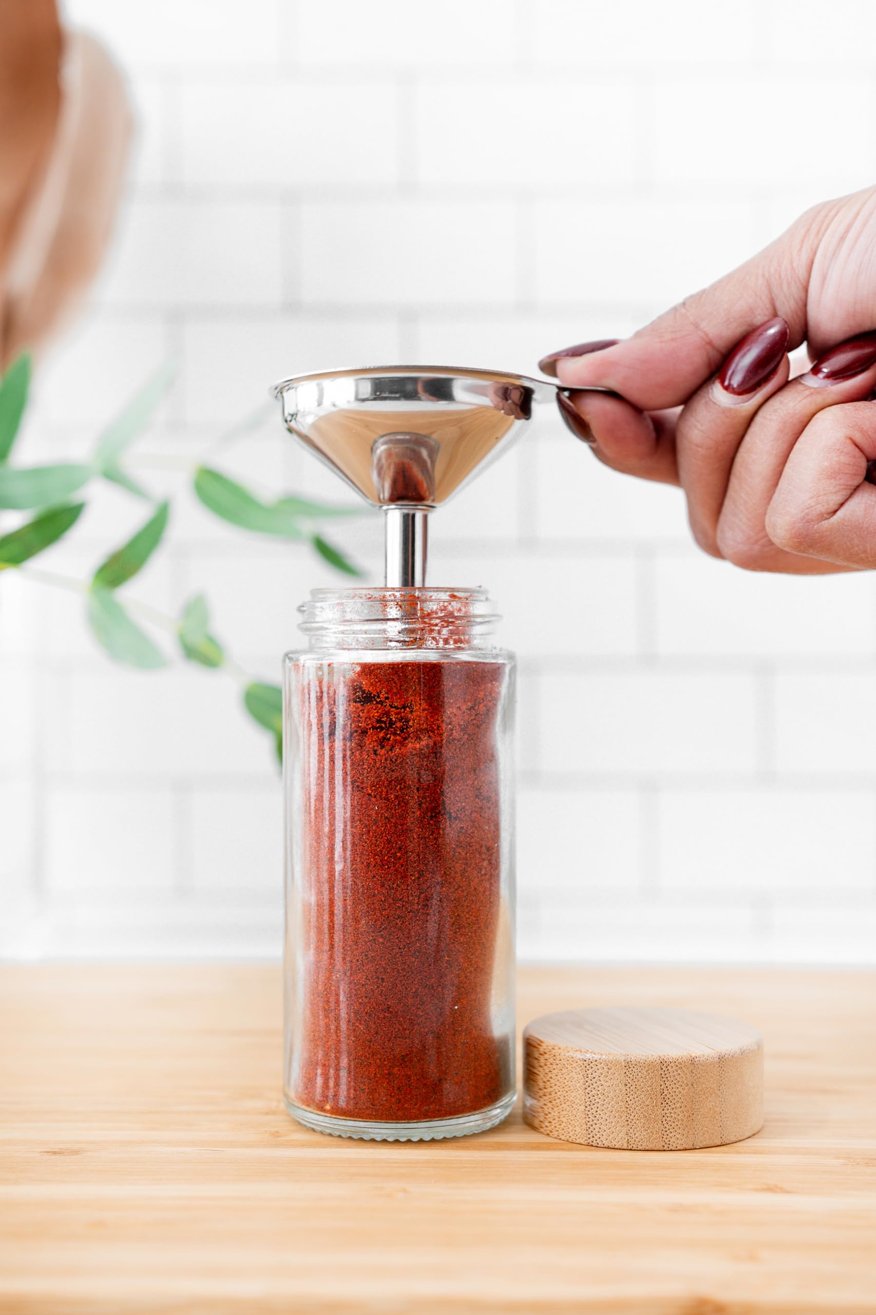 Savvy & Sorted pepper grinder lid attached for easy seasoning during cooking.