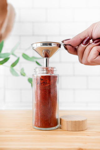 Savvy & Sorted pepper grinder lid attached for easy seasoning during cooking.