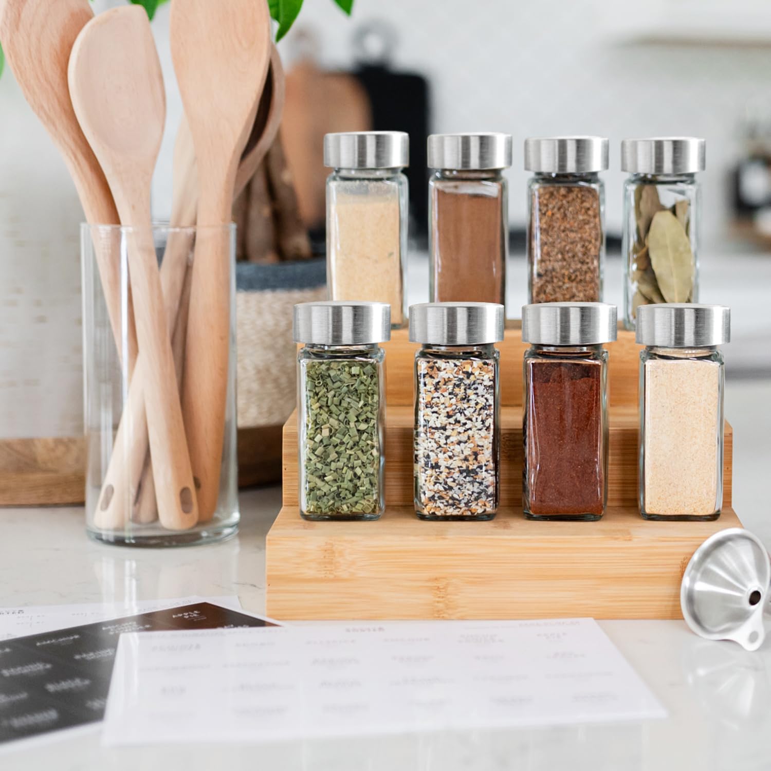 SAVVY & SORTED 374 labels keep dates and spices clearly identified.