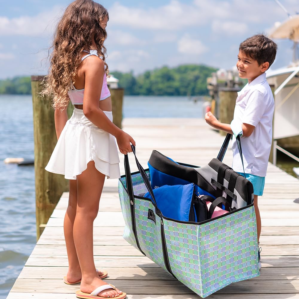SCOUT Errand Boy water-resistant woven fabric withstands wet conditions